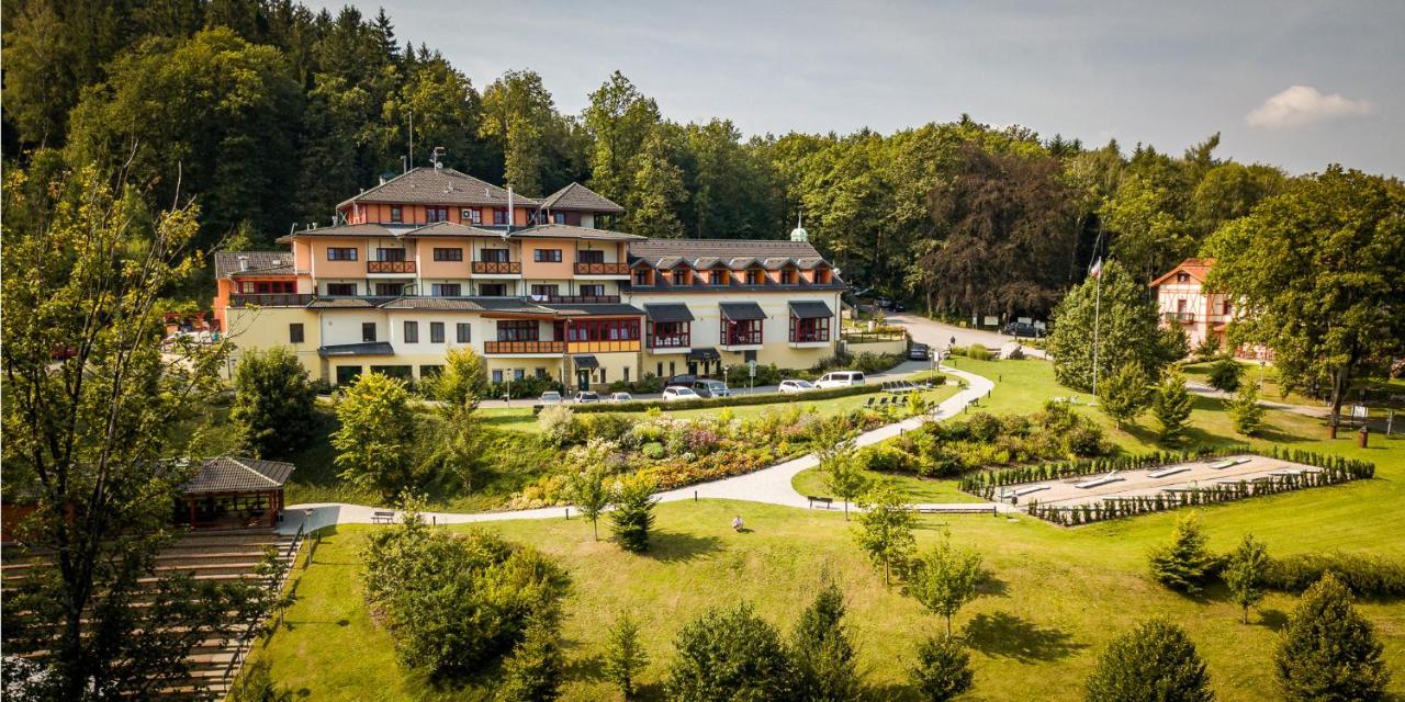 Hotel Studanka Рихнов над Кнежноу Екстериор снимка