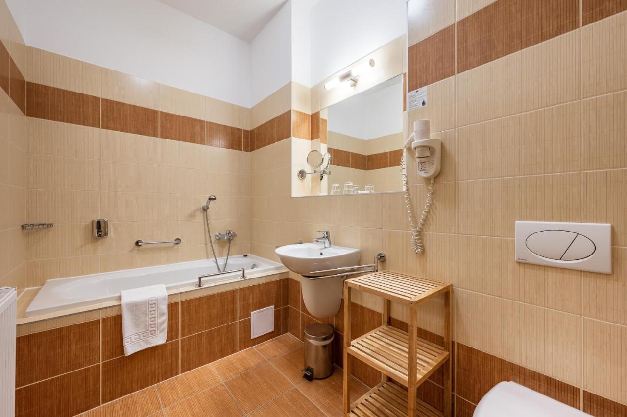 Hotel Studanka Рихнов над Кнежноу Екстериор снимка