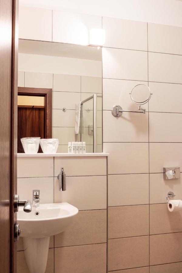 Hotel Studanka Рихнов над Кнежноу Екстериор снимка