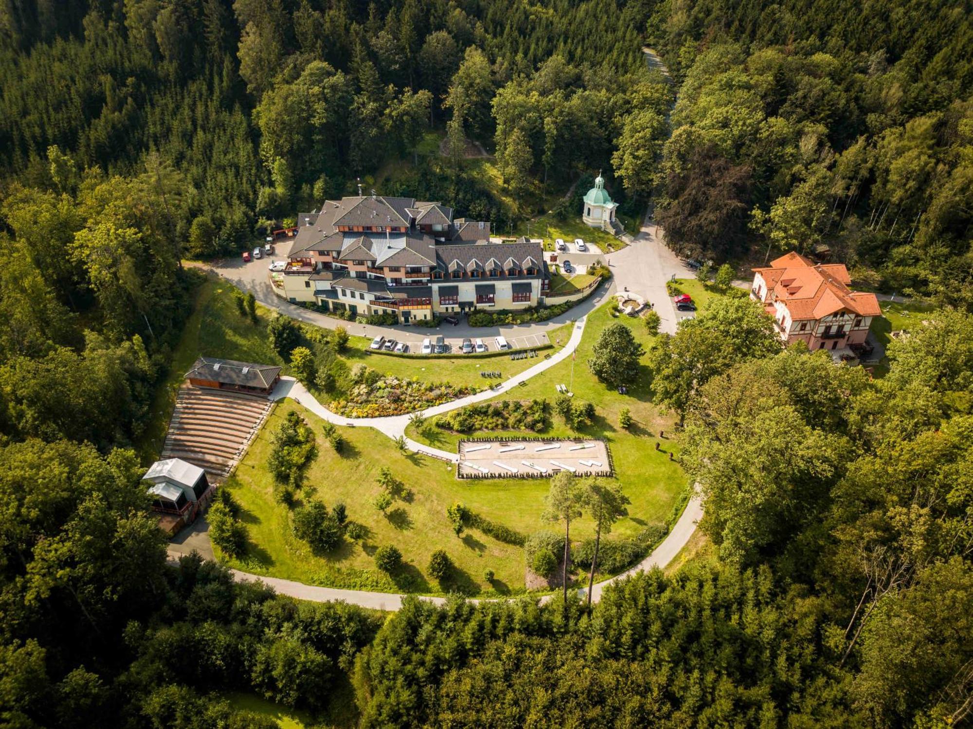 Hotel Studanka Рихнов над Кнежноу Екстериор снимка