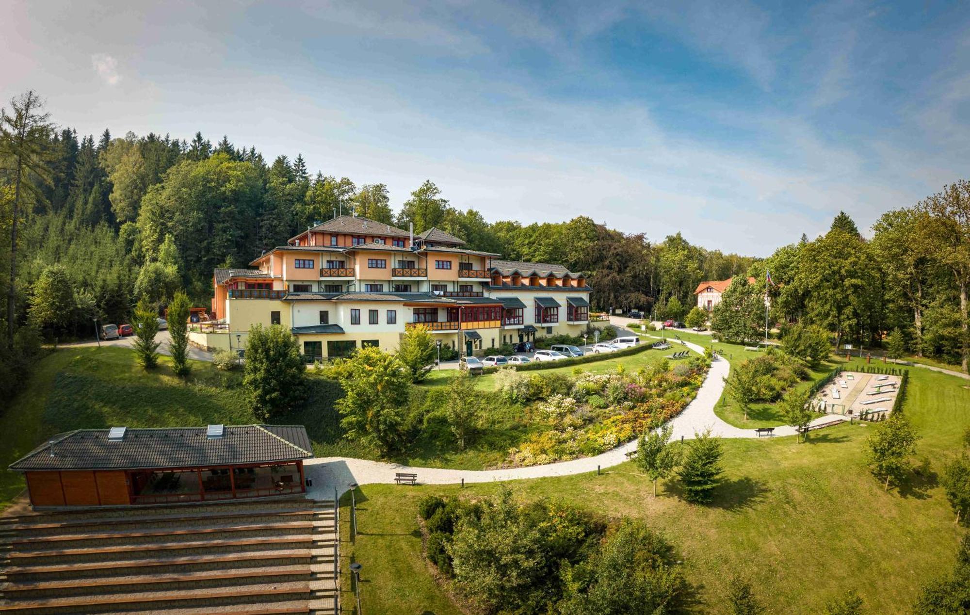 Hotel Studanka Рихнов над Кнежноу Екстериор снимка