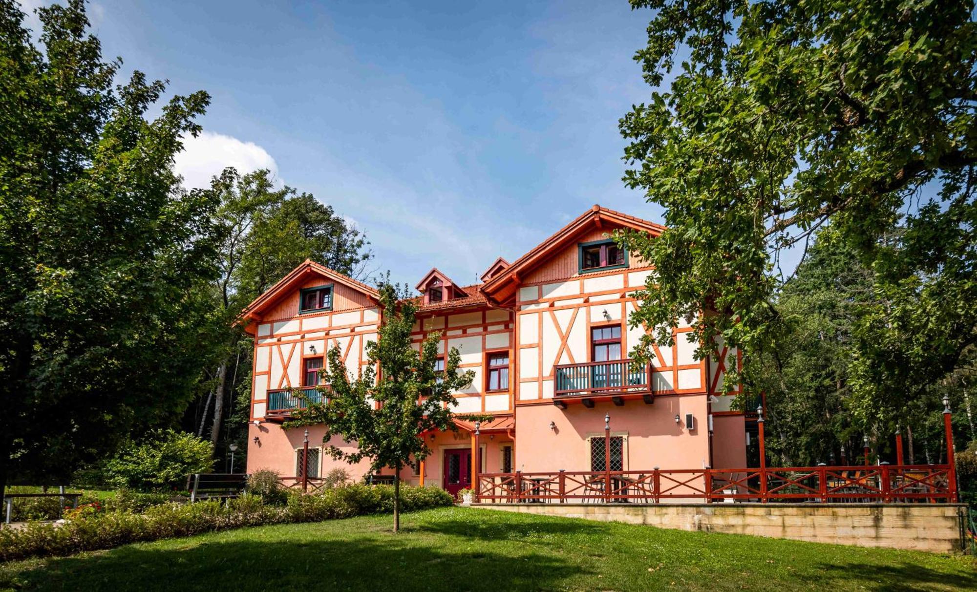 Hotel Studanka Рихнов над Кнежноу Екстериор снимка