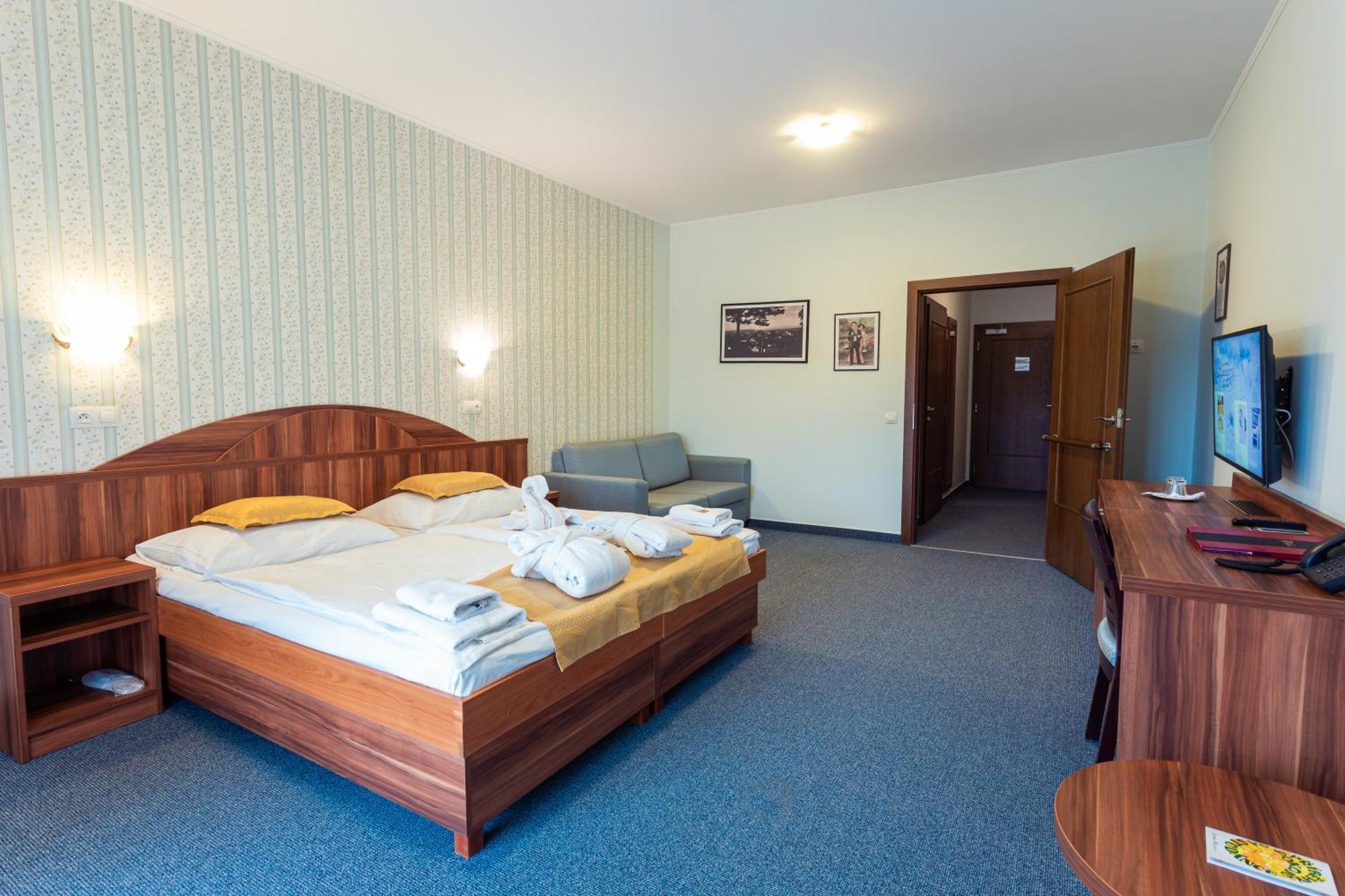 Hotel Studanka Рихнов над Кнежноу Екстериор снимка
