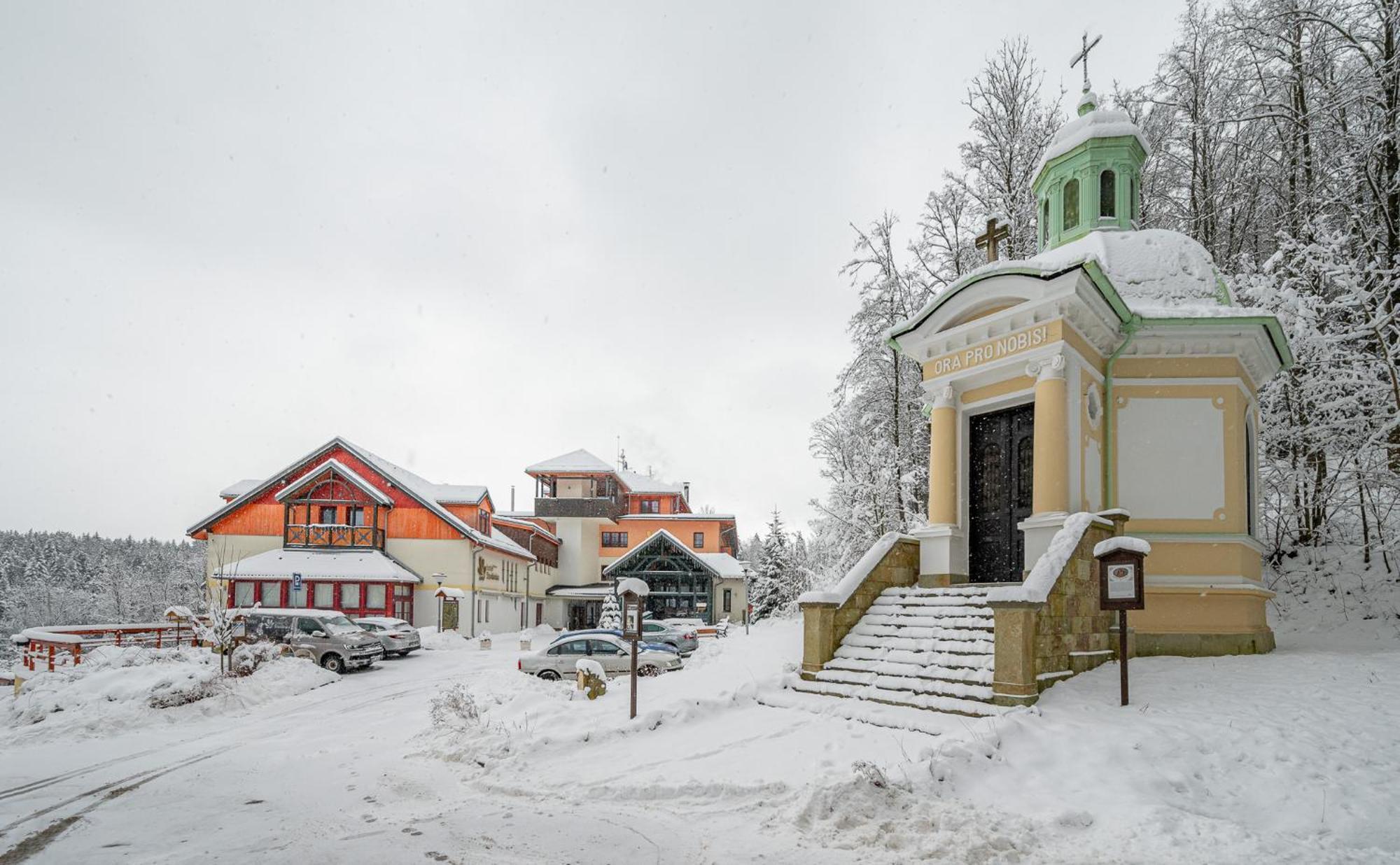 Hotel Studanka Рихнов над Кнежноу Екстериор снимка