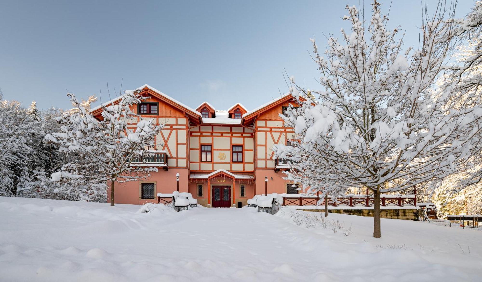 Hotel Studanka Рихнов над Кнежноу Екстериор снимка