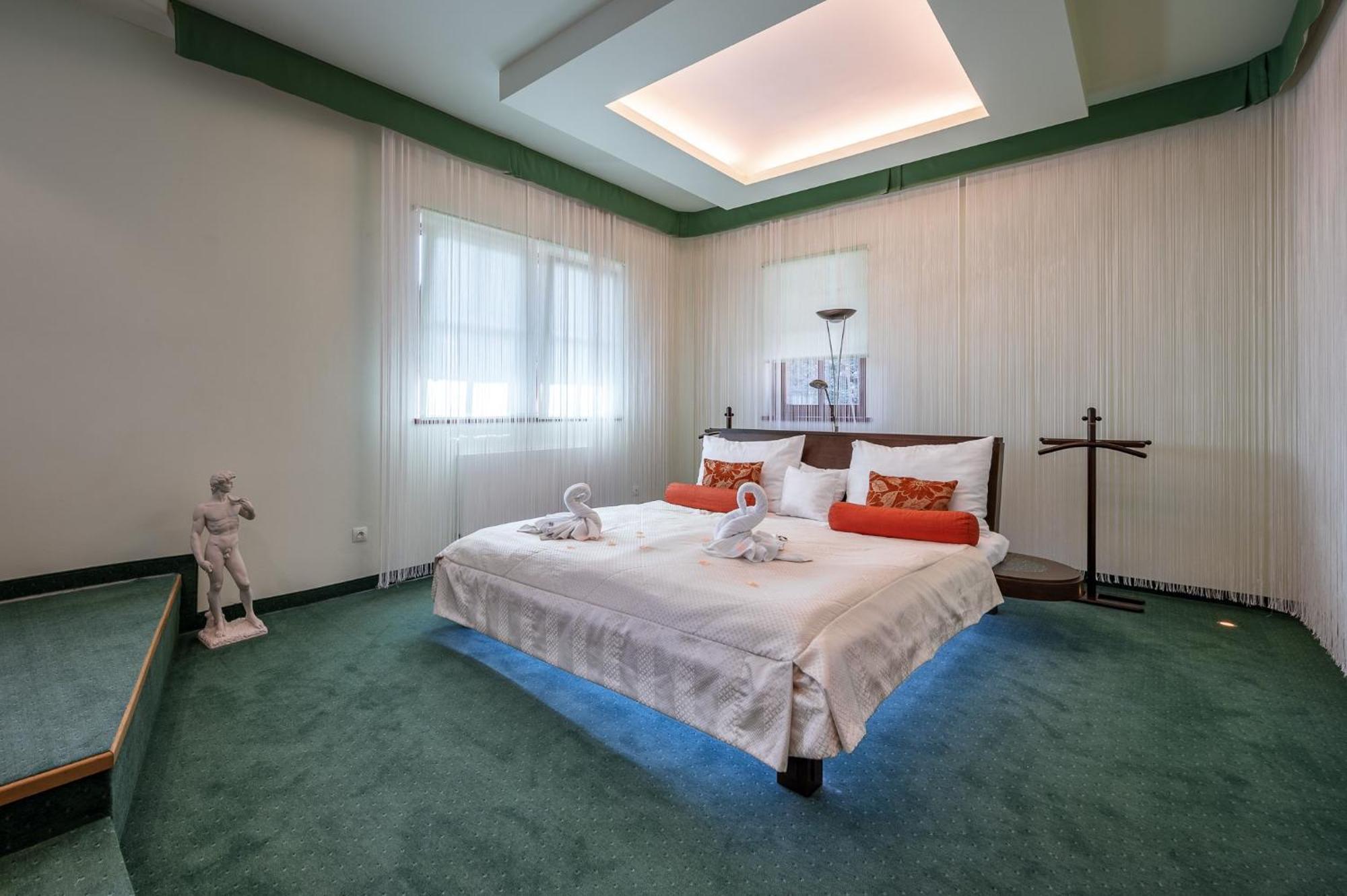 Hotel Studanka Рихнов над Кнежноу Екстериор снимка